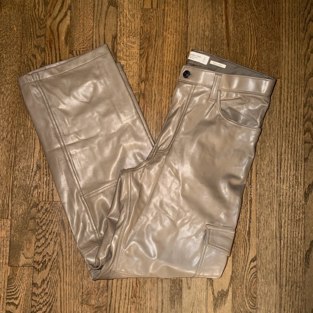 Abercrombie & Fitch Vegan Leather Cargo Relaxed 90s Pant, Curve Love